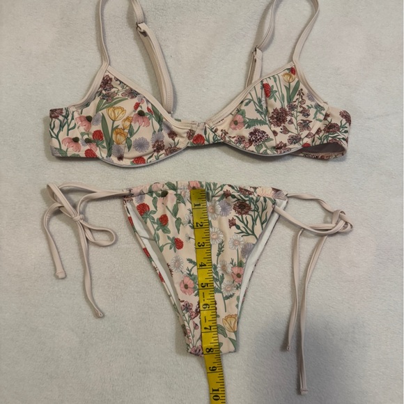 Cider Cream Bikini Set with Adjustable Straps - Picture 3 of 6